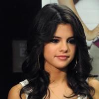 Selena Gomez makes an in-store appearance pictures | Picture 62195